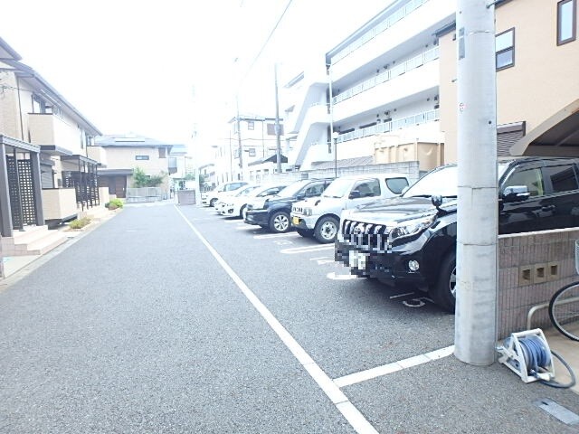 ��ʌ��������܎s�k�擌�听���Q���ڂ̃A�p�[�g�̒��ԏ�