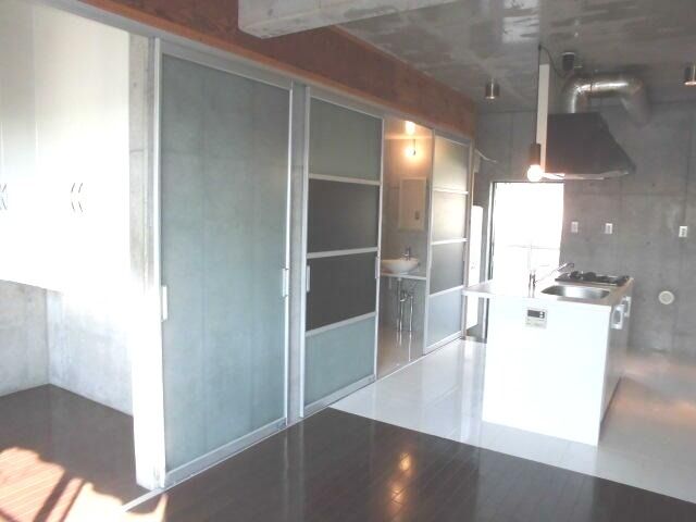 ��ʌ��z�J�s���z�J�R���ڂ̃}���V�����̋��ԁE���r���O