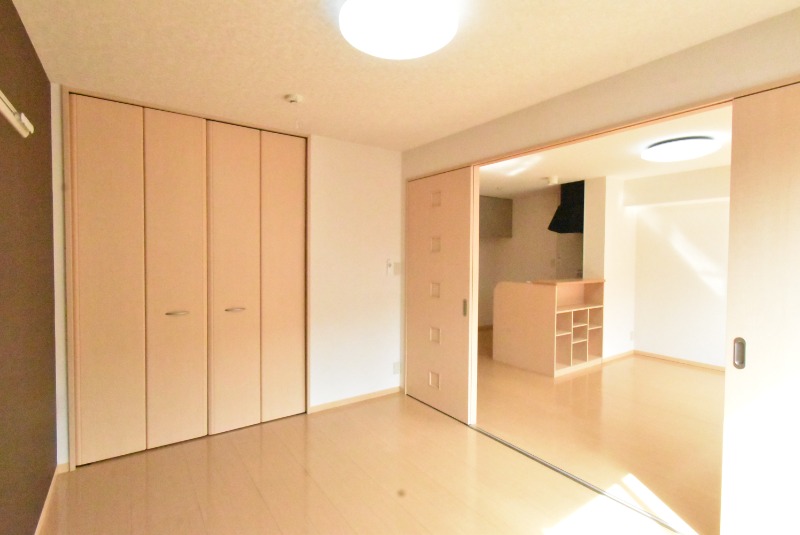 ��ʌ�����s������U���ڂ̃A�p�[�g�̎��[