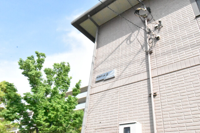 ��ʌ�����s������U���ڂ̃A�p�[�g�̎���