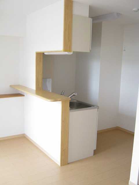 ��ʌ�����s���{���Q���ڂ̃A�p�[�g�̋��ԁE���r���O