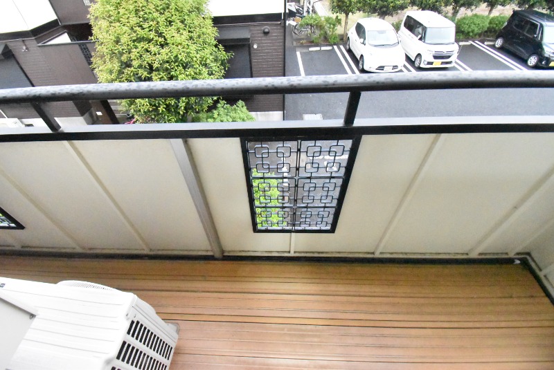 ��ʌ�����s�˒˂R���ڂ̃A�p�[�g�̃o���R�j�[