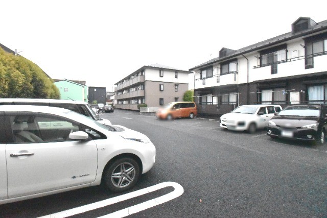 ��ʌ�����s�˒˂R���ڂ̃A�p�[�g�̒��ԏ�