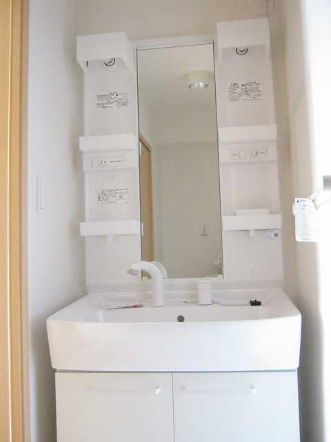 ��ʌ�����s���{���Q���ڂ̃A�p�[�g�̐��ʏ�