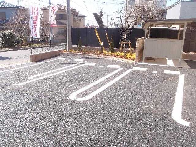 ��ʌ�����s���{���Q���ڂ̃A�p�[�g�̒��ԏ�