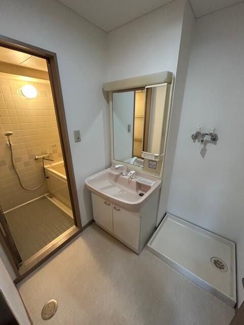 ��ʌ�����s�����R���ڂ̃}���V�����̐��ʏ�