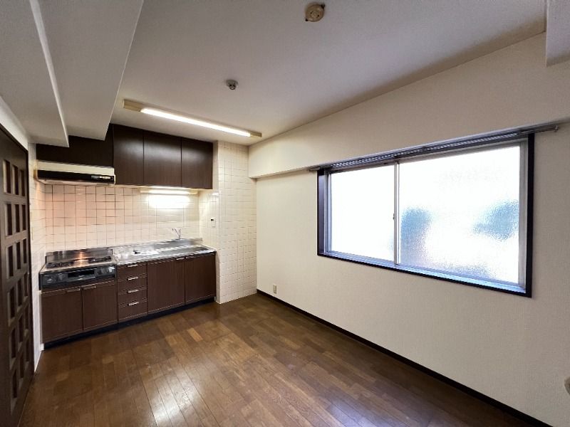 ��ʌ�����s�˒˓��R���ڂ̃}���V�����̋����E���r���O