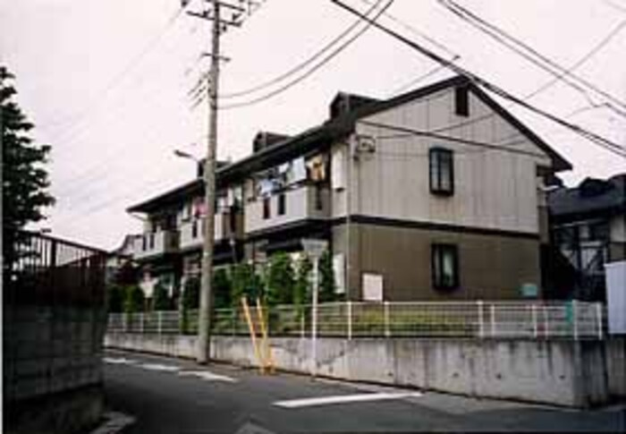 ��ʌ�����s�˒˂R���ڂ̃A�p�[�g�̌����O��