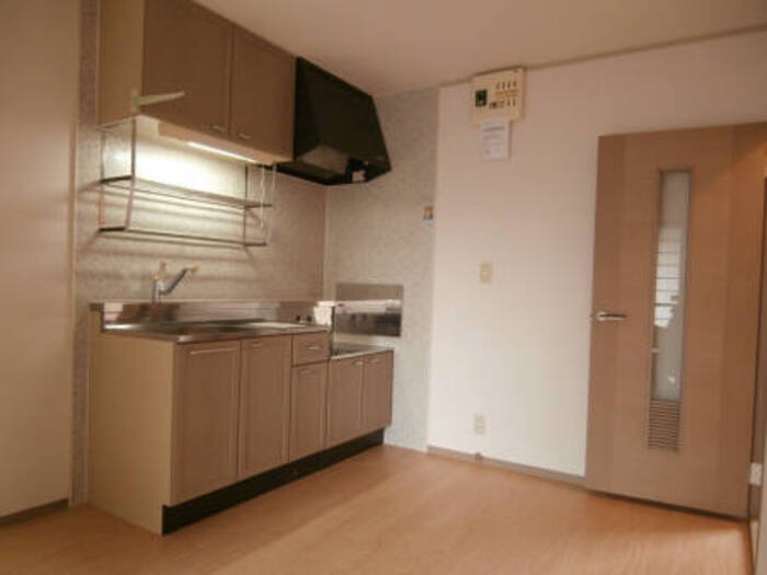 ��ʌ�����s�˒˂R���ڂ̃A�p�[�g�̃L�b�`��