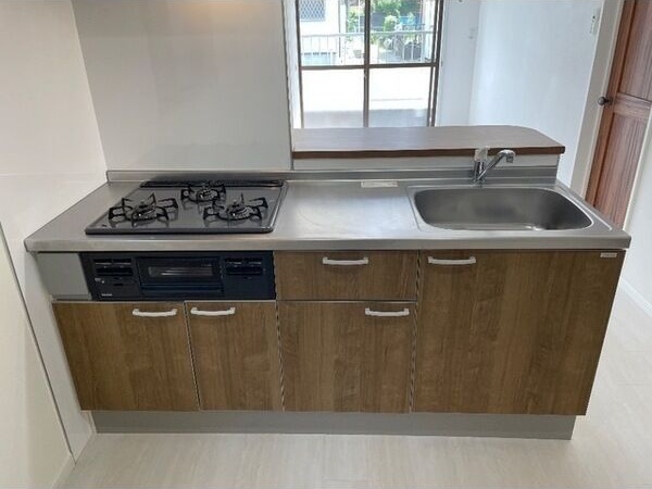 ��ʌ������s���R�P���ڂ̃}���V�����̃L�b�`��