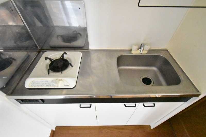 ��ʌ��z�J�s�ԎR���P���ڂ̃A�p�[�g�̃L�b�`��