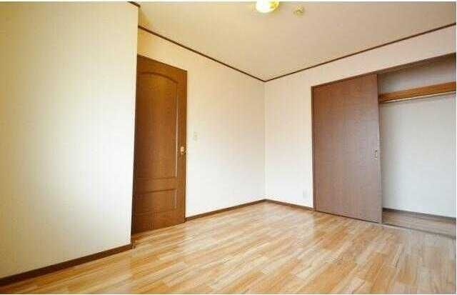 ��ʌ�����s���s�o�H�Q���ڂ̃A�p�[�g�̋��ԁE���r���O