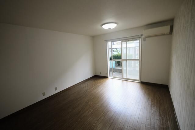 ��ʌ��������܎s��{��O���R���ڂ̃e���X�n�E�X�̋��ԁE���r���O