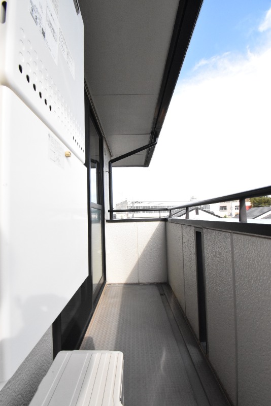 ��ʌ�����s�˒˂R���ڂ̃A�p�[�g�̃o���R�j�[