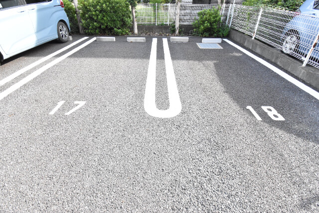 ��ʌ�����s�˒˂R���ڂ̃A�p�[�g�̒��ԏ�