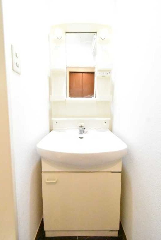 ��ʌ��z�J�s�ԎR���P���ڂ̃A�p�[�g�̐��ʏ�