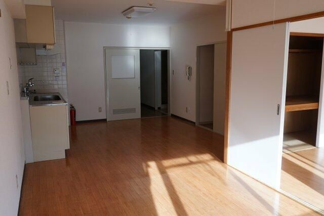 ��ʌ��������܎s�Y�a�撇���R���ڂ̃}���V�����̋��ԁE���r���O