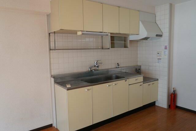 ��ʌ��������܎s�Y�a�撇���R���ڂ̃}���V�����̃L�b�`��