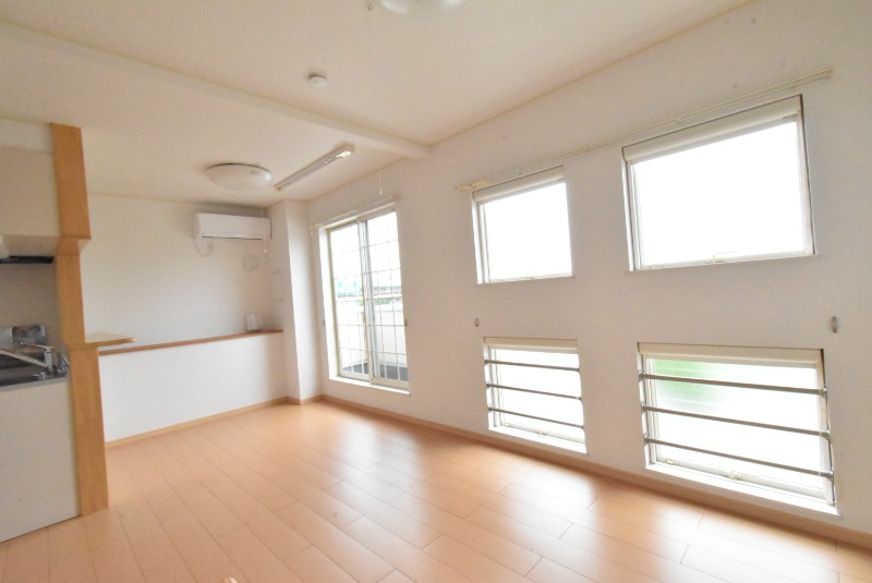 ��ʌ�����s�k����Q���ڂ̃A�p�[�g�̋��ԁE���r���O