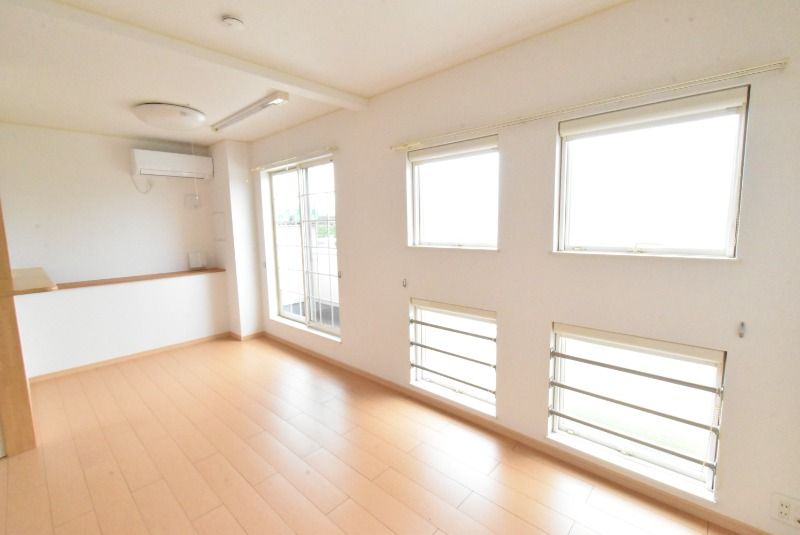 ��ʌ�����s�k����Q���ڂ̃A�p�[�g�̂��̑������E�X�y�[�X