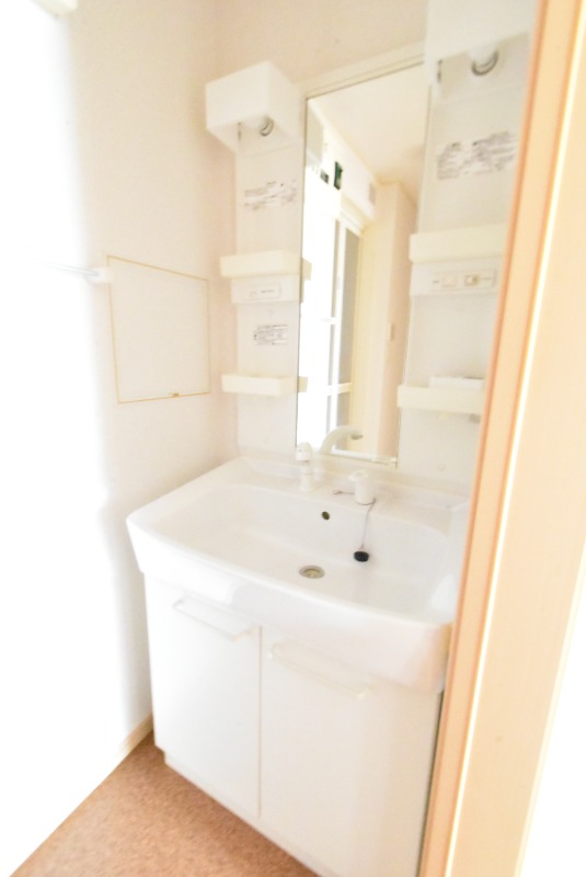 ��ʌ�����s�k����Q���ڂ̃A�p�[�g�̐��ʏ�