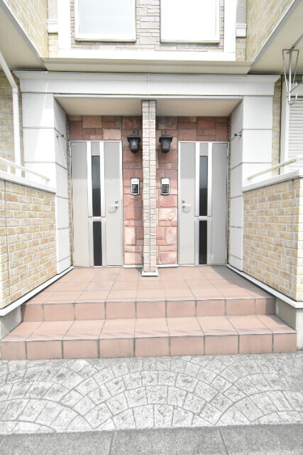 ��ʌ�����s�k����Q���ڂ̃A�p�[�g�̃G���g�����X