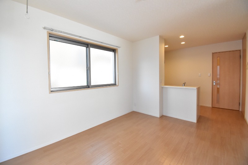 ��ʌ�����s�˒˂Q���ڂ̃A�p�[�g�̋����E���r���O