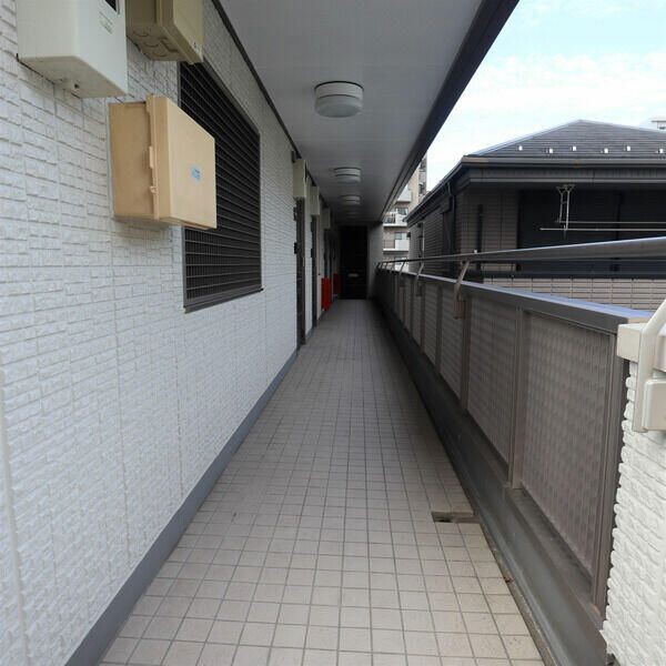 ��ʌ�����s�˒˂Q���ڂ̃A�p�[�g�̃G���g�����X