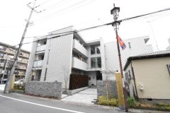 ��ʌ��������܎s��{����ؒ��S����300-1�̃}���V�����̌����O��