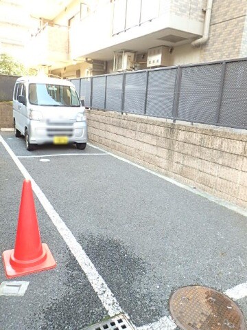 ��ʌ��������܎s��{��{���Q���ڂ̃}���V�����̒��ԏ�