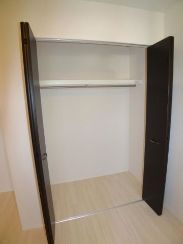 ��ʌ�����s�厚���L�˂̃A�p�[�g�̎��[