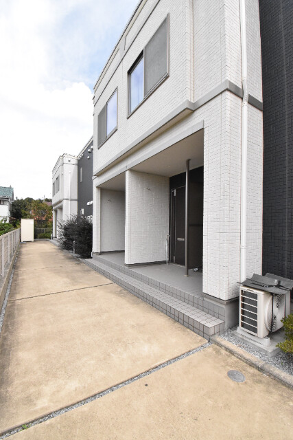 ��ʌ�����s�厚���L�˂̃A�p�[�g�̃G���g�����X