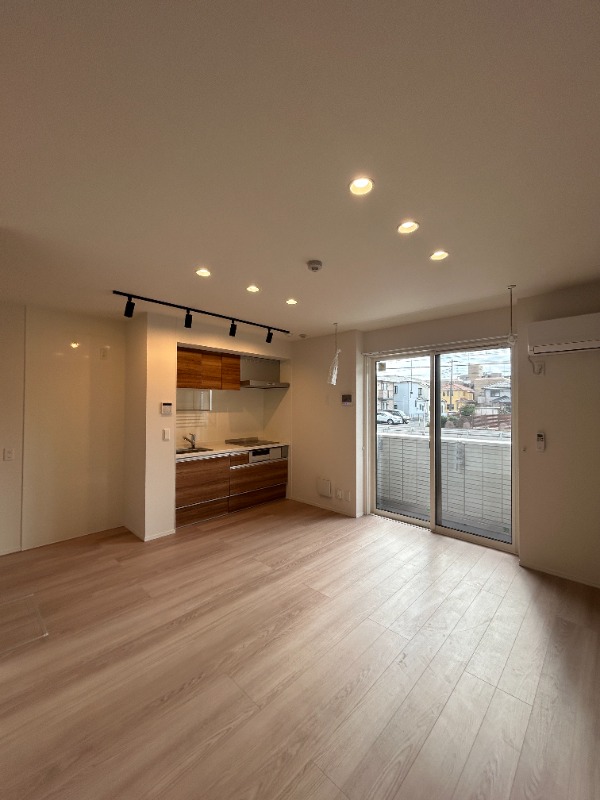 ��ʌ��������܎s�k��{�����S���ڂ̃A�p�[�g�̋����E���r���O