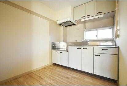 ��ʌ��������܎s������厚��J�̃}���V�����̃L�b�`��