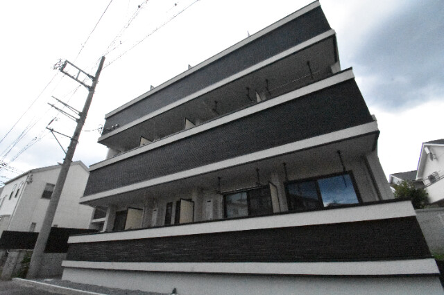 ��ʌ��������܎s�������a�c���Q���ڂ̃A�p�[�g�̌����O��