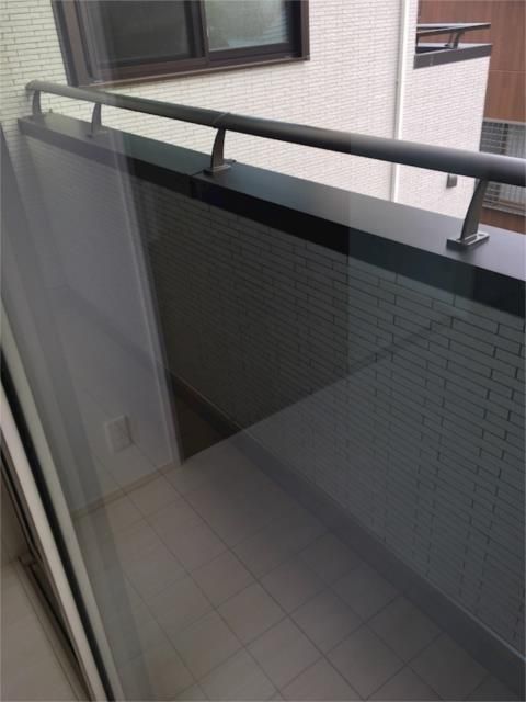 ��ʌ��������܎s�΋�����R���ڂ̃A�p�[�g�̃o���R�j�[