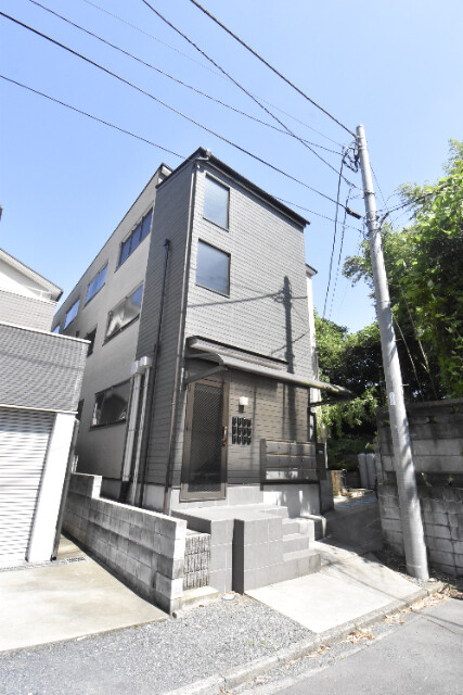 ��ʌ��������܎s�k����i���Q���ڂ̃A�p�[�g�̌����O��