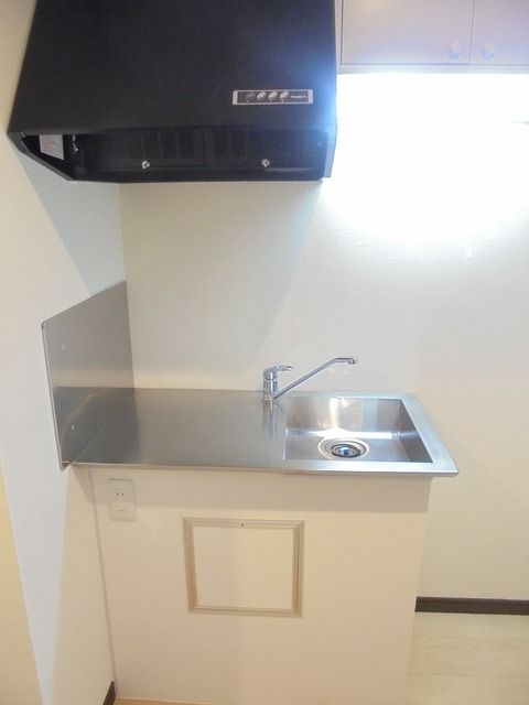 ��ʌ��������܎s�k����i���Q���ڂ̃A�p�[�g�̃L�b�`��