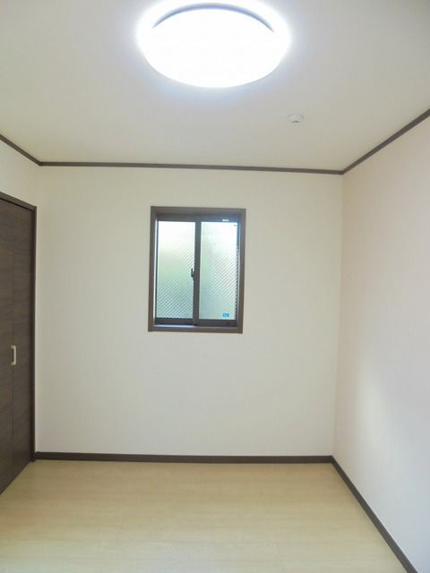 ��ʌ��������܎s�k����i���Q���ڂ̃A�p�[�g�̋����E���r���O