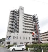 ��ʌ��������܎s��{��O���P����483-1�̃}���V�����̌����O��