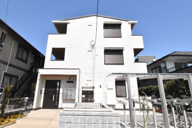 ��ʌ��������܎s��{��听���R����443-6�̃A�p�[�g�̌����O��