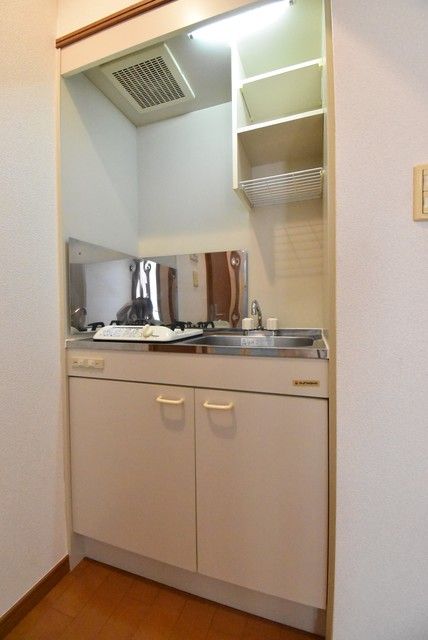 ��ʌ�����s������U���ڂ̃A�p�[�g�̃L�b�`��