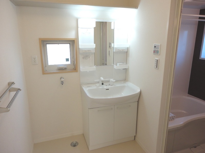 ��ʌ�����s�厚���s�̃A�p�[�g�̐��ʏ�