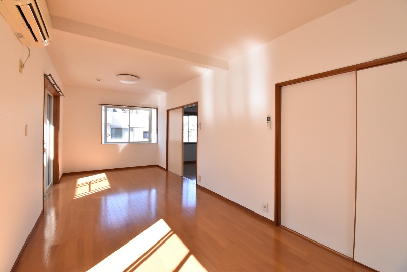 ��ʌ��z�J�s���z�J�P�O���ڂ̃A�p�[�g�̋��ԁE���r���O