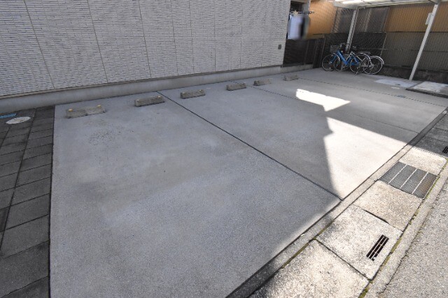 ��ʌ��z�J�s�k�z�J�Q���ڂ̃}���V�����̒��ԏ�