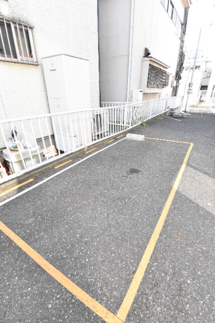 ��ʌ��z�J�s���z�J�P�O���ڂ̃A�p�[�g�̒��ԏ�