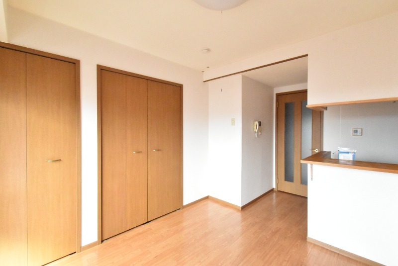 ��ʌ��z�J�s�ԎR���P���ڂ̃}���V�����̋��ԁE���r���O