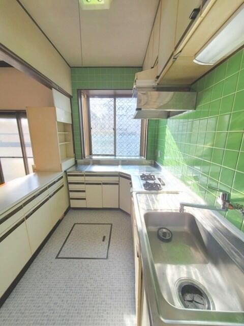 ��ʌ�����s�˒˓��Q���ڂ̃}���V�����̃L�b�`��