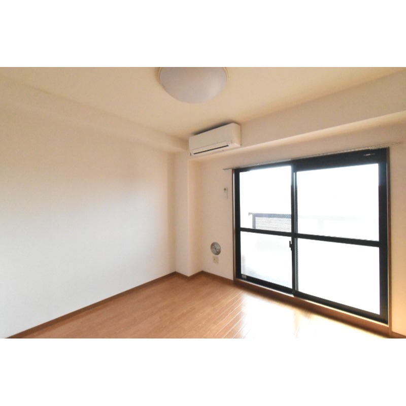 ��ʌ��z�J�s�ԎR���P���ڂ̃}���V�����̐Q��