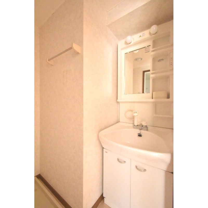 ��ʌ��z�J�s�ԎR���P���ڂ̃}���V�����̐��ʏ�